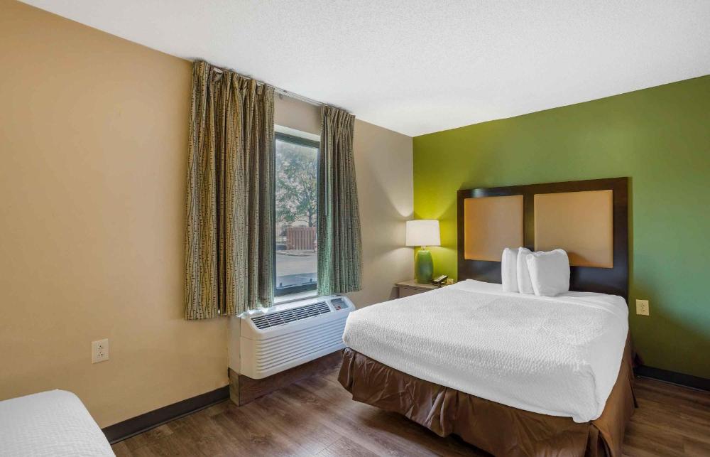 Studio with 2 Queen Beds - Non-Smoking interior